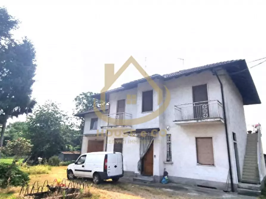 Immagine 1 di Villa in vendita  in Via Vecchia di Gambolò a Vigevano