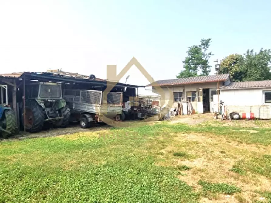 Immagine 3 di Villa in vendita  in Via Vecchia di Gambolò a Vigevano