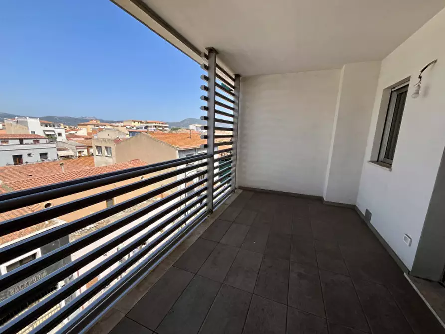 Immagine 13 di Appartamento in vendita  in Via San Simplicio a Olbia
