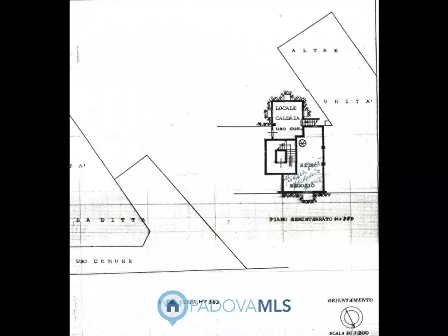 Immagine 4 di Negozio in vendita  in Viale Stazione a Montegrotto Terme