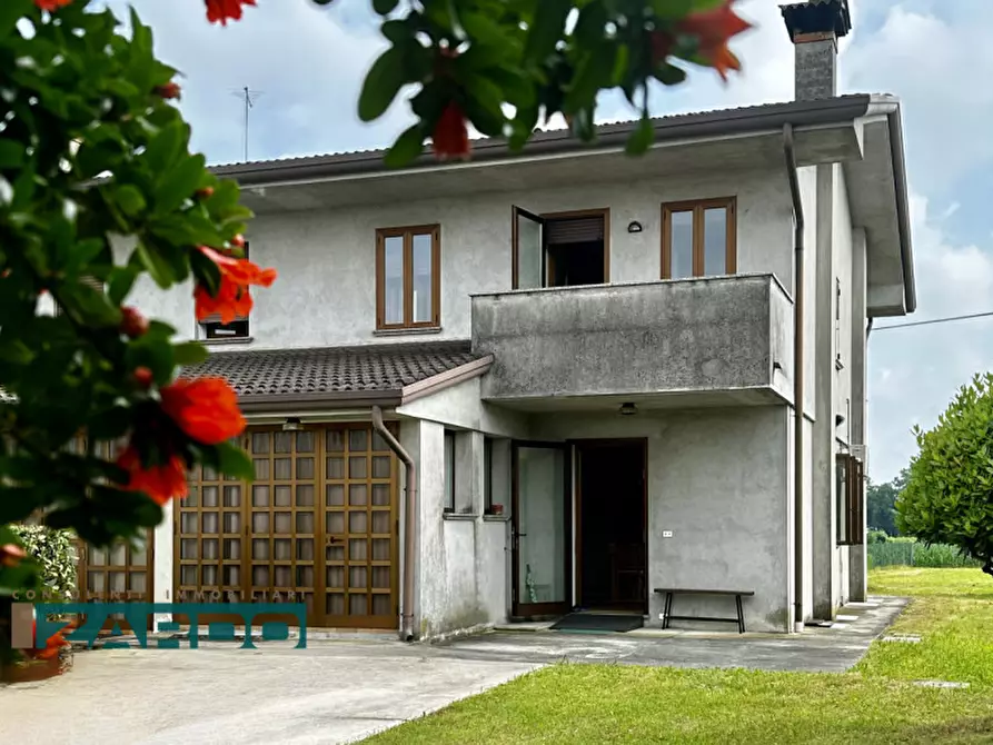 Immagine 1 di Casa bifamiliare in vendita  a Castello Di Godego