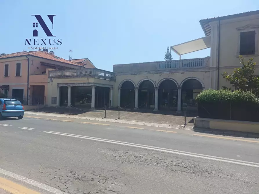 Immagine 4 di Negozio in affitto  in Via Roma 145-147 a Fano