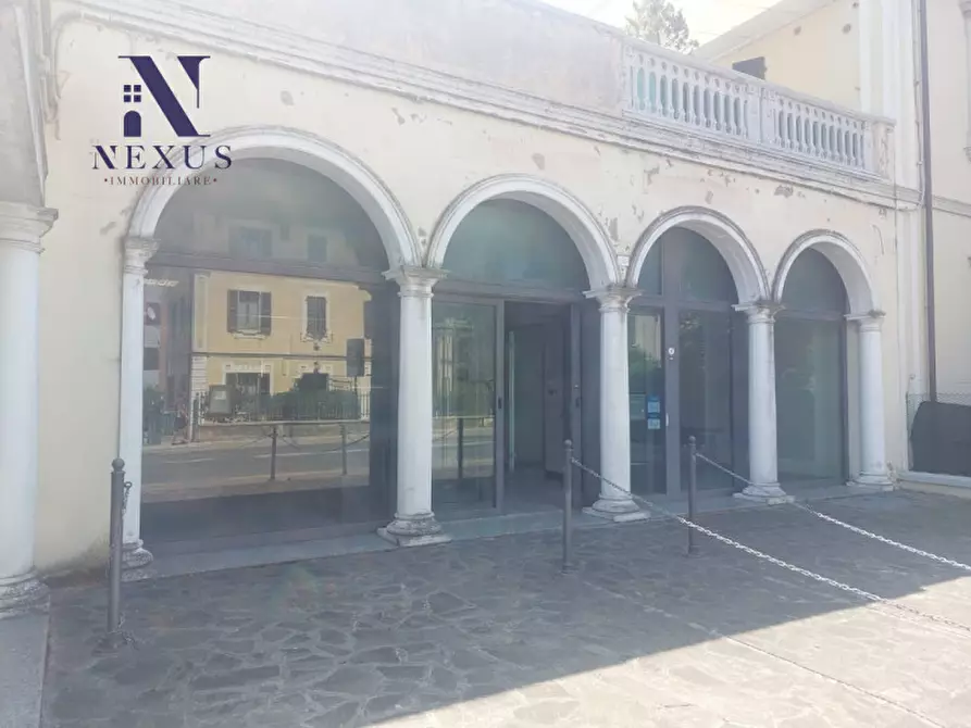 Immagine 6 di Negozio in affitto  in Via Roma 145-147 a Fano