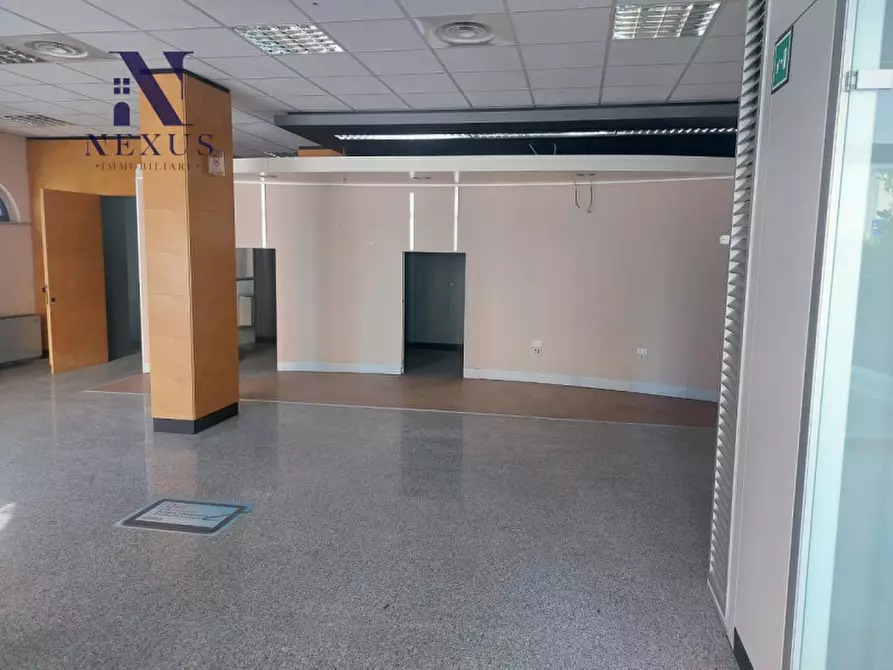 Immagine 7 di Negozio in affitto  in Via Roma 145-147 a Fano