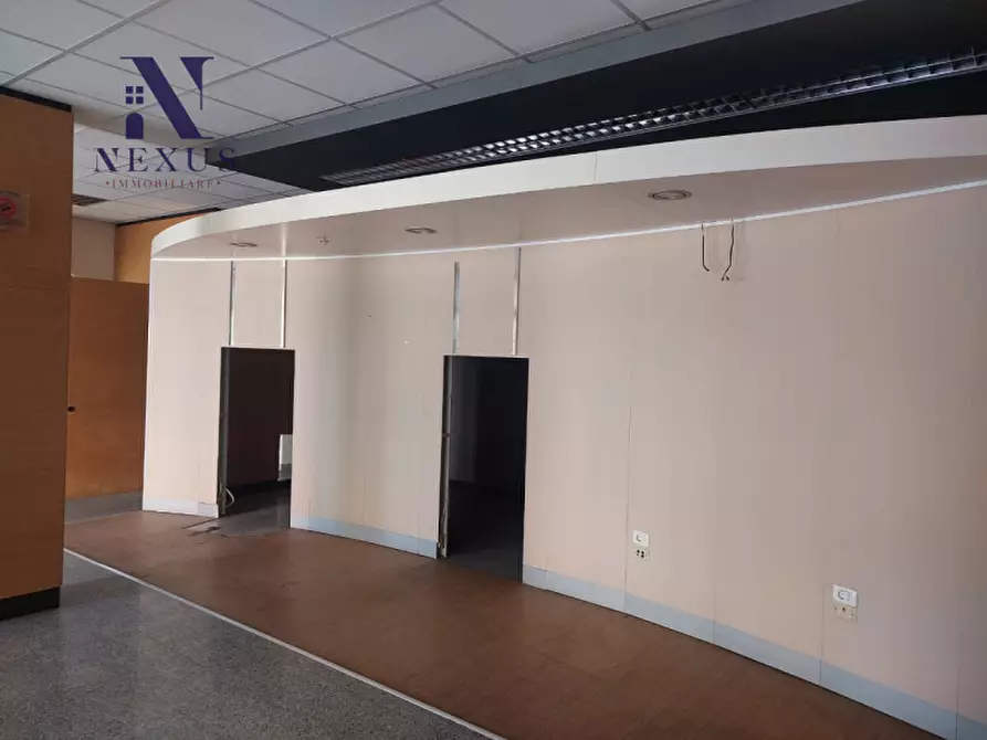 Immagine 9 di Negozio in affitto  in Via Roma 145-147 a Fano