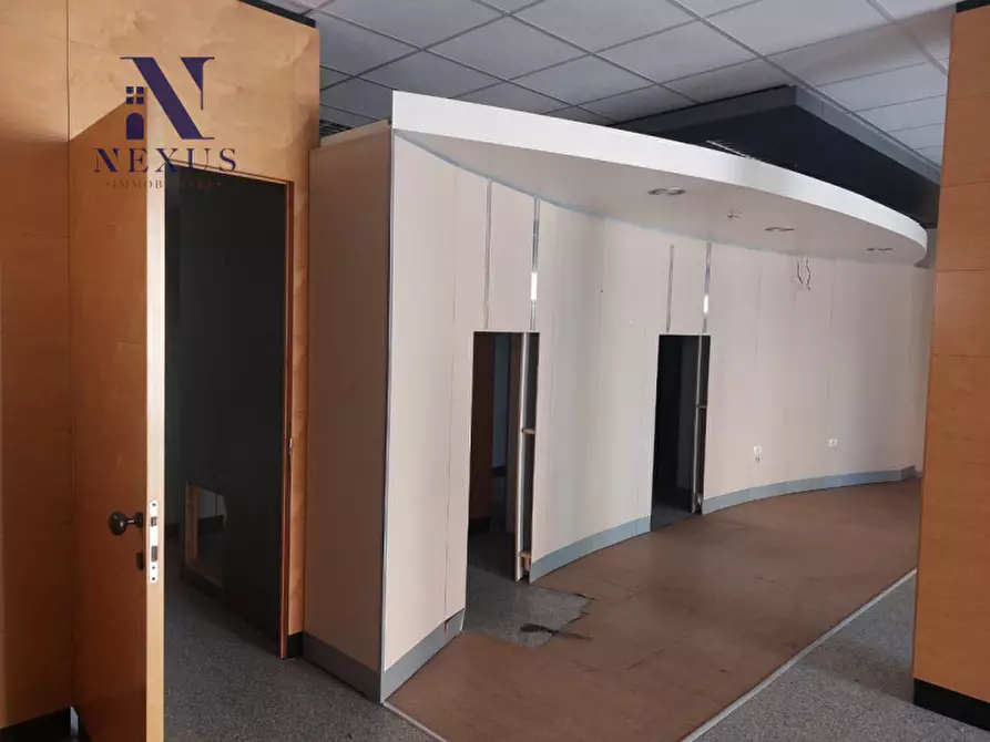 Immagine 10 di Negozio in affitto  in Via Roma 145-147 a Fano