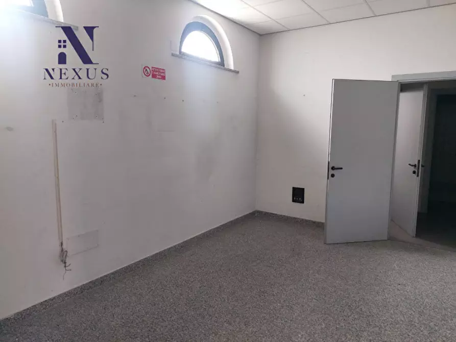 Immagine 14 di Negozio in affitto  in Via Roma 145-147 a Fano