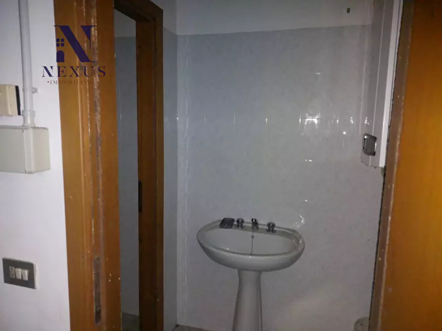 Immagine 15 di Negozio in affitto  in Via Roma 145-147 a Fano