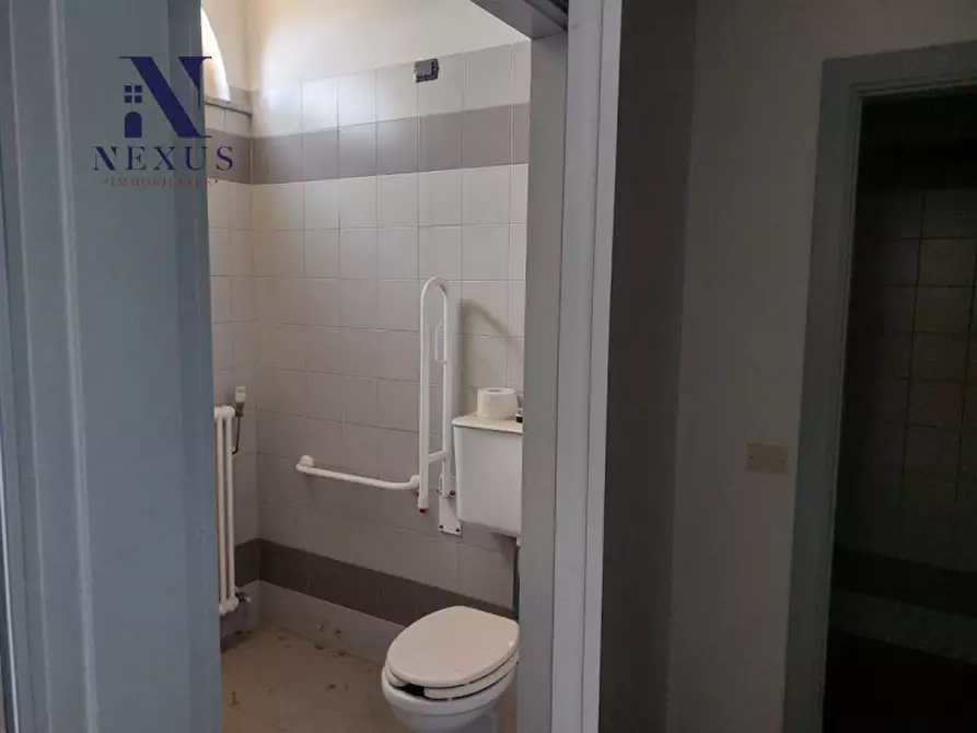 Immagine 16 di Negozio in affitto  in Via Roma 145-147 a Fano