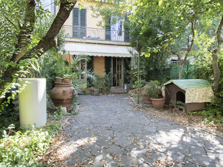 Immagine 12 di Casa indipendente in vendita  a Prato