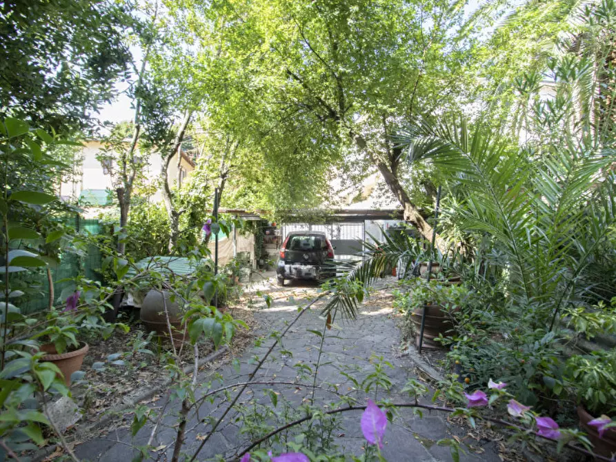 Immagine 13 di Casa indipendente in vendita  a Prato