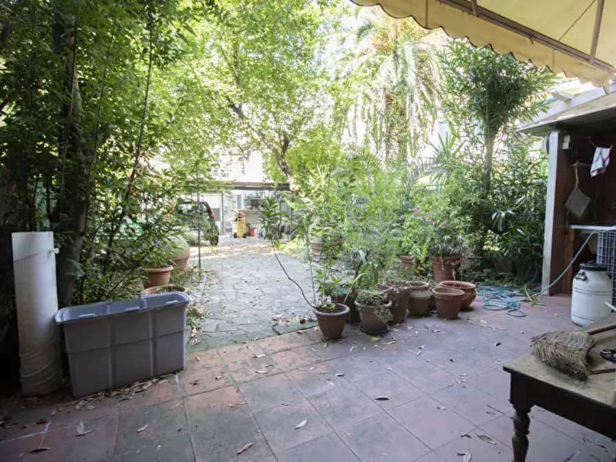 Immagine 14 di Casa indipendente in vendita  a Prato