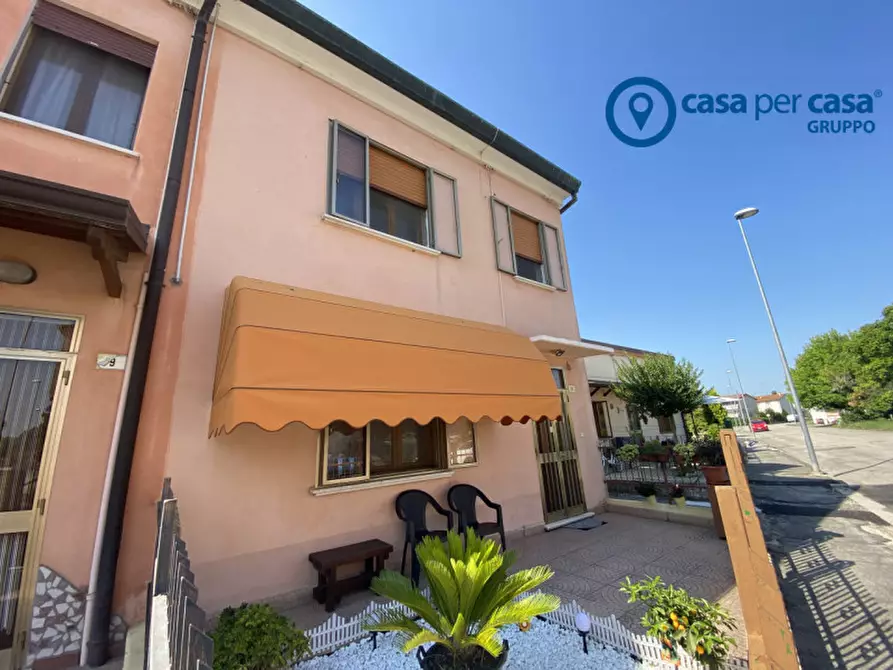 Immagine 1 di Casa bifamiliare in vendita  in Papozze, Via Morandi a Papozze