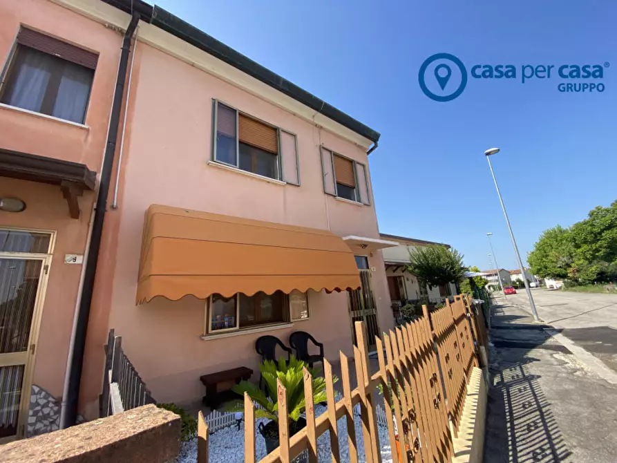 Immagine 3 di Casa bifamiliare in vendita  in Papozze, Via Morandi a Papozze