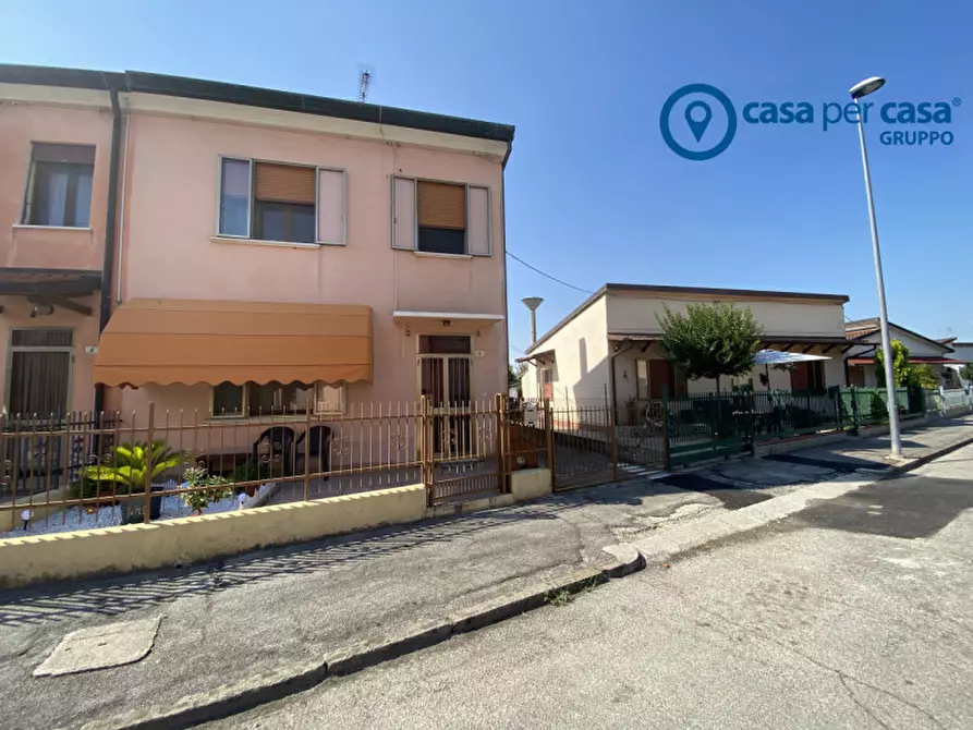 Immagine 45 di Casa bifamiliare in vendita  in Papozze, Via Morandi a Papozze