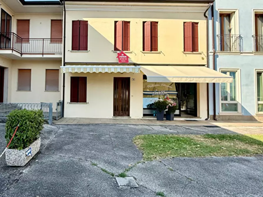 Immagine 2 di Villetta a schiera in vendita  in PIAZZA VITTORIO EMANUELE II a Lozzo Atestino