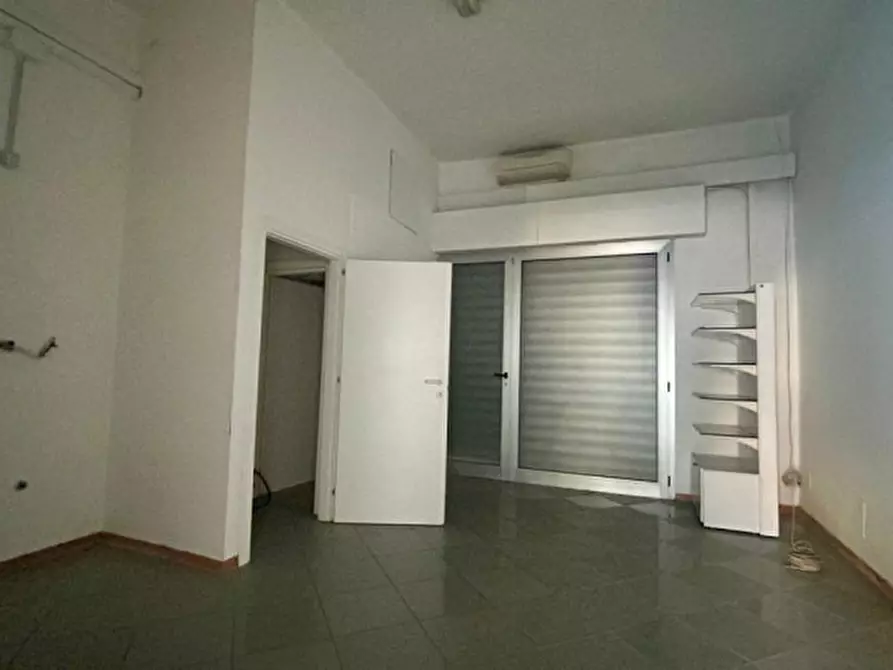 Immagine 3 di Negozio in vendita  in Via Al Donatore di Sangue a Bastiglia