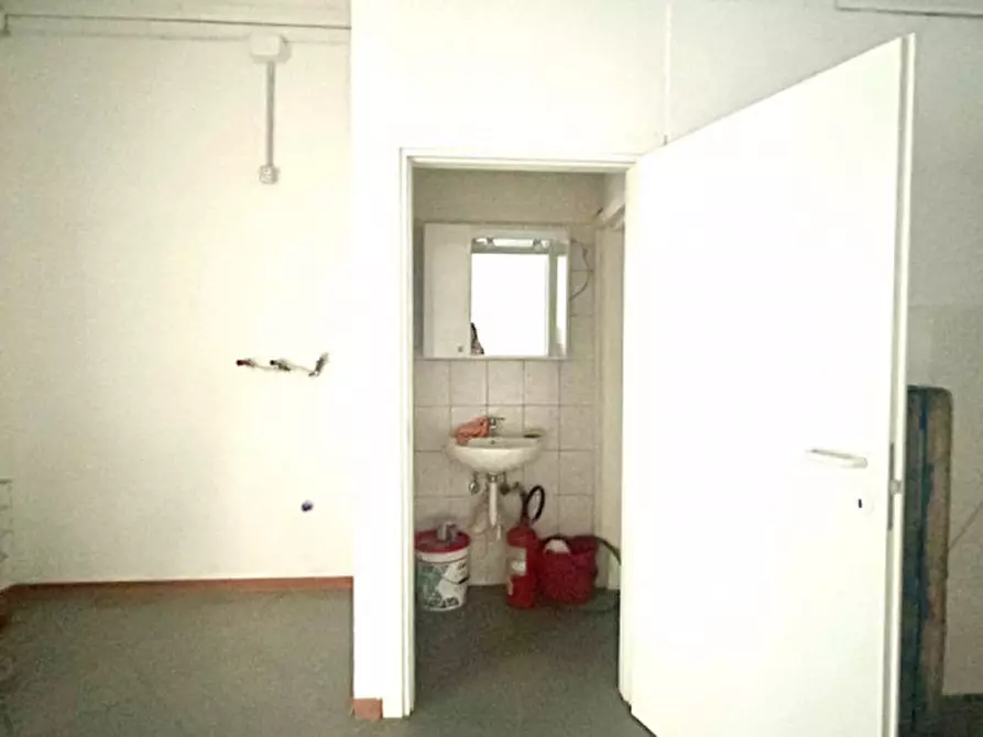 Immagine 5 di Negozio in vendita  in Via Al Donatore di Sangue a Bastiglia