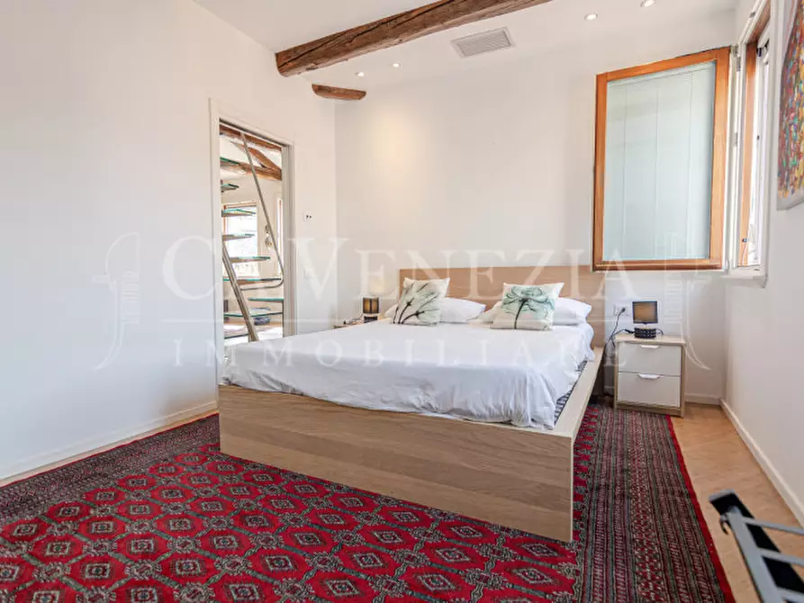 Immagine 13 di Appartamento in vendita  a Venezia