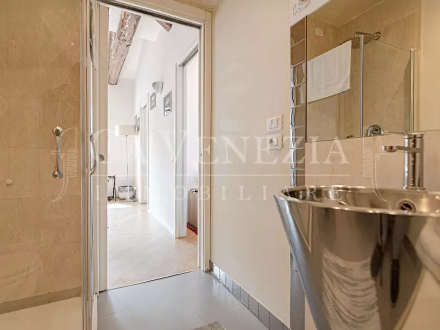 Immagine 21 di Appartamento in vendita  a Venezia