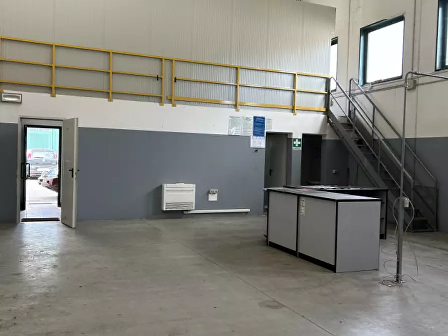 Immagine 8 di Capannone industriale in affitto  in Via Manetti a Trebaseleghe