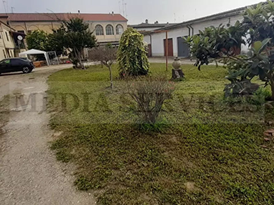 Immagine 3 di Appartamento in vendita  in via Roma n° 35 a Sannazzaro De' Burgondi