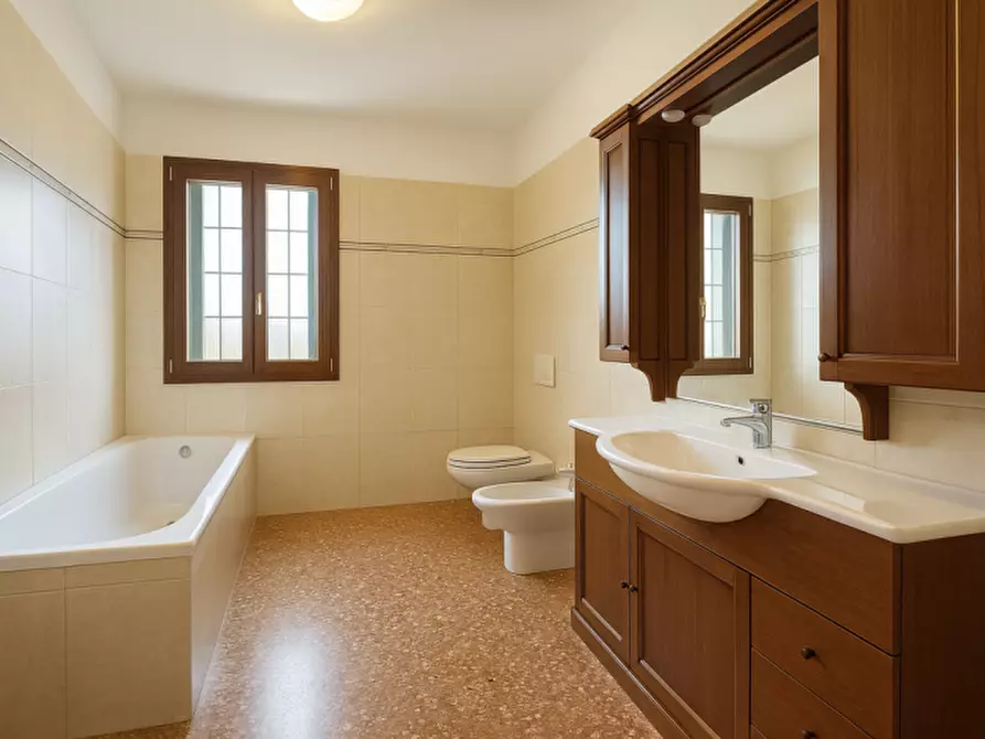 Immagine 10 di Casa indipendente in vendita  in Via Lobbia Vicentina a Lonigo