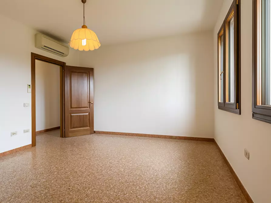 Immagine 11 di Casa indipendente in vendita  in Via Lobbia Vicentina a Lonigo