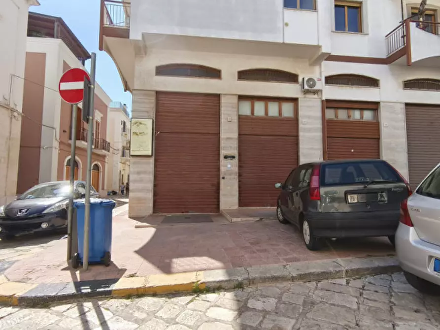 Immagine 2 di Negozio in affitto  in Via Galatola a Fasano