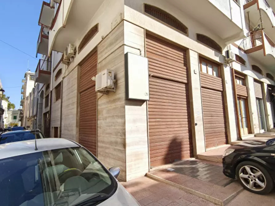 Immagine 3 di Negozio in affitto  in Via Galatola a Fasano