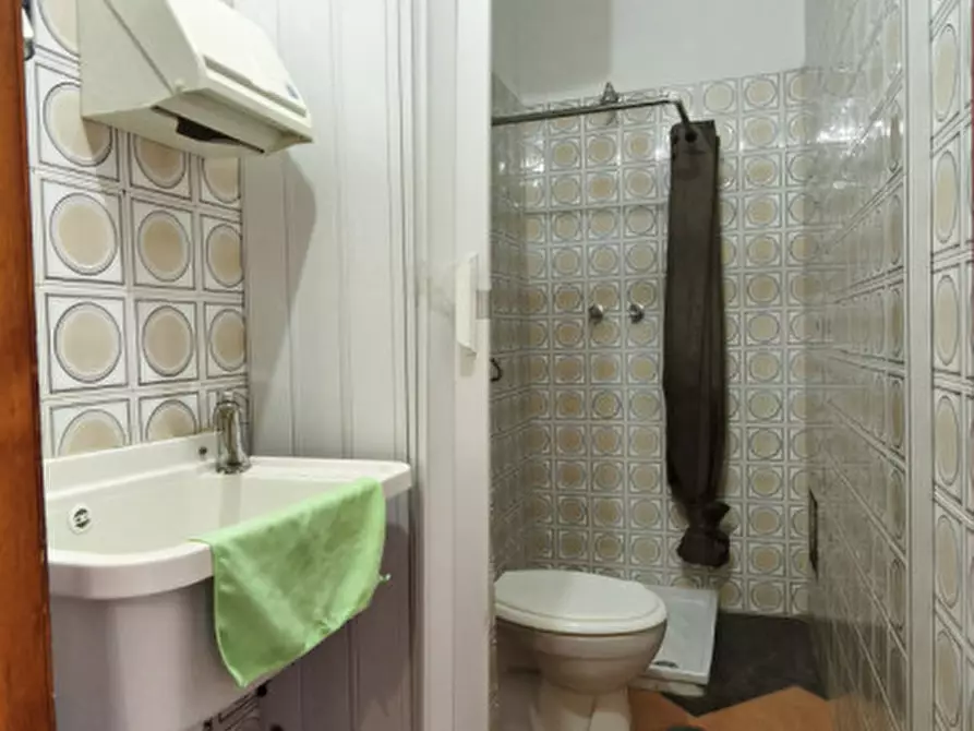 Immagine 4 di Negozio in affitto  in Via Galatola a Fasano