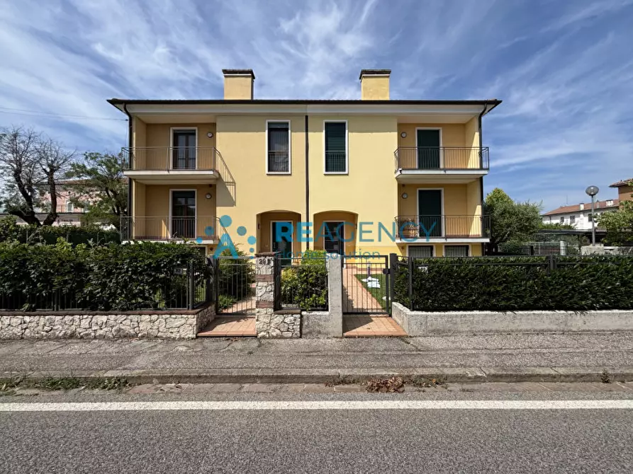 Immagine 1 di Casa bifamiliare in vendita  in Via Roma a Sarego