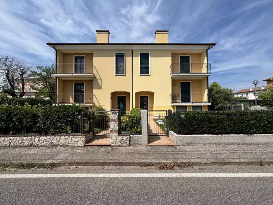 Immagine 2 di Casa bifamiliare in vendita  in Via Roma a Sarego