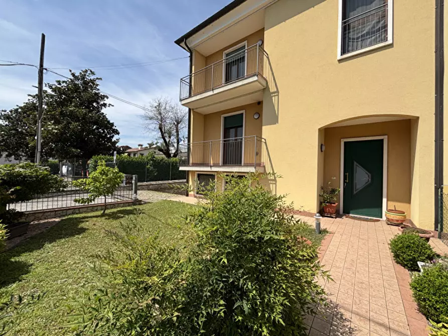 Immagine 4 di Casa bifamiliare in vendita  in Via Roma a Sarego