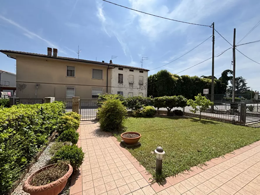 Immagine 6 di Casa bifamiliare in vendita  in Via Roma a Sarego