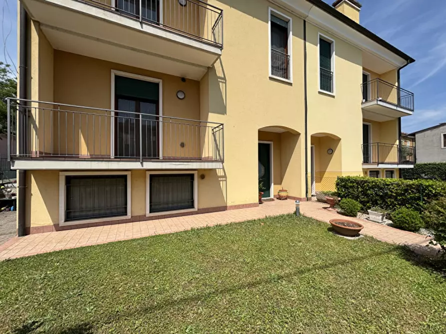 Immagine 7 di Casa bifamiliare in vendita  in Via Roma a Sarego