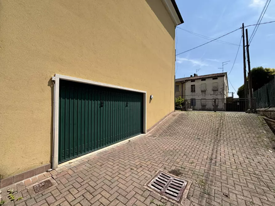 Immagine 10 di Casa bifamiliare in vendita  in Via Roma a Sarego
