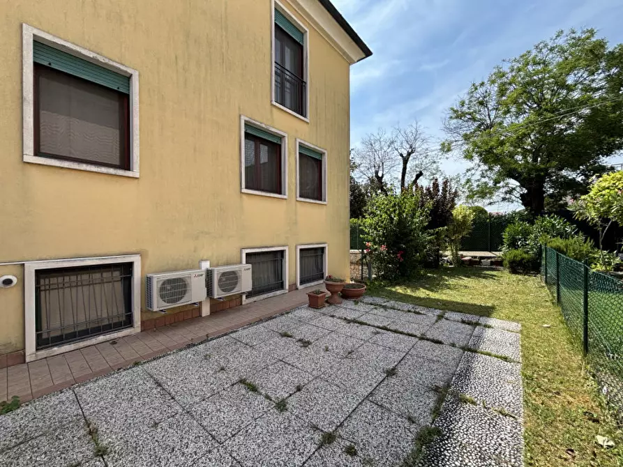 Immagine 13 di Casa bifamiliare in vendita  in Via Roma a Sarego