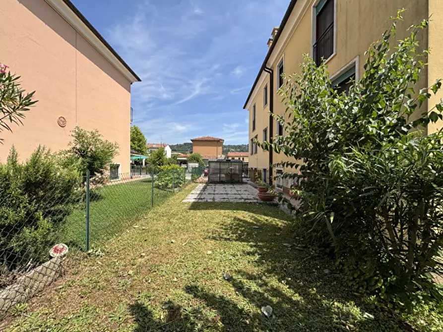 Immagine 15 di Casa bifamiliare in vendita  in Via Roma a Sarego