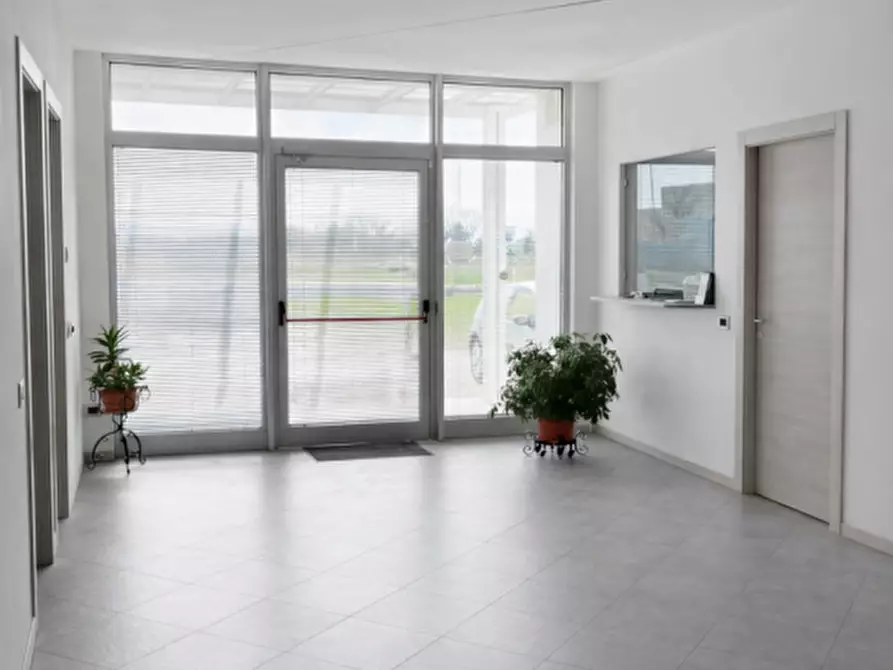Immagine 2 di Capannone industriale in vendita  a Dueville