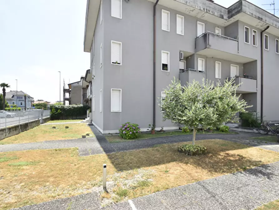 Immagine 3 di Appartamento in vendita  in Largo Salvo D'Acquisto 31 a Bussolengo