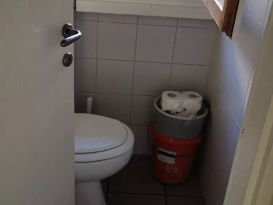 Immagine 4 di Negozio in vendita  in Piazza Pietro Leopoldo a Firenze