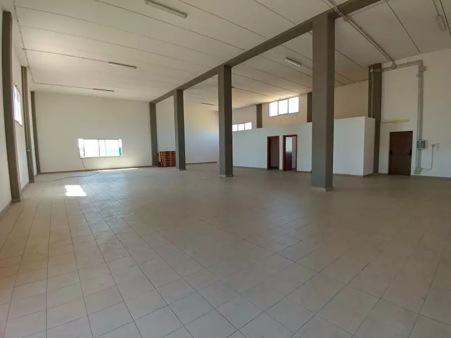 Immagine 1 di Magazzino in affitto  a Selargius