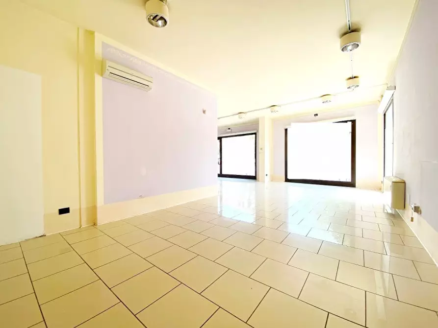 Immagine 1 di Negozio in affitto  a Mestrino