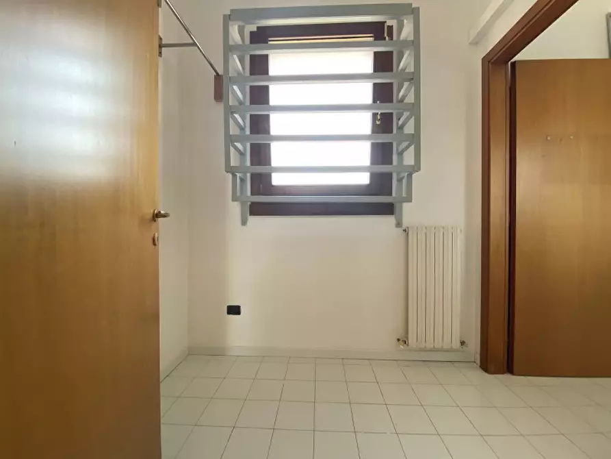 Immagine 4 di Negozio in affitto  a Mestrino