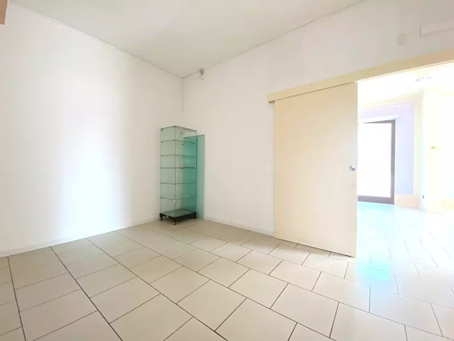 Immagine 5 di Negozio in affitto  a Mestrino