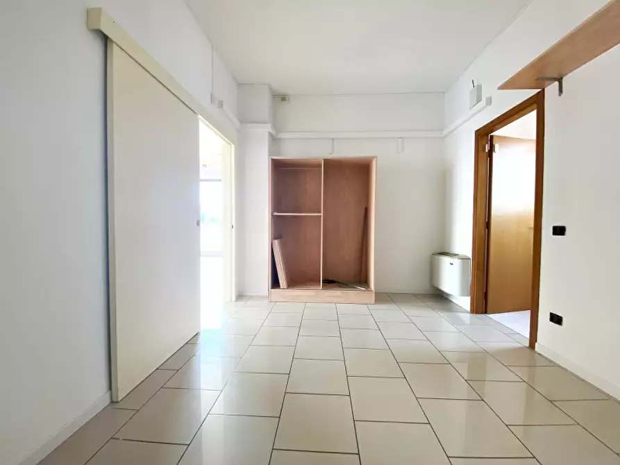 Immagine 6 di Negozio in affitto  a Mestrino