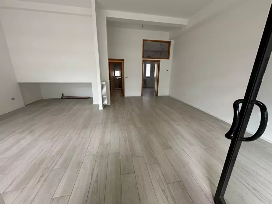 Immagine 3 di Negozio in vendita  in Viale Roma 73 a Cervia