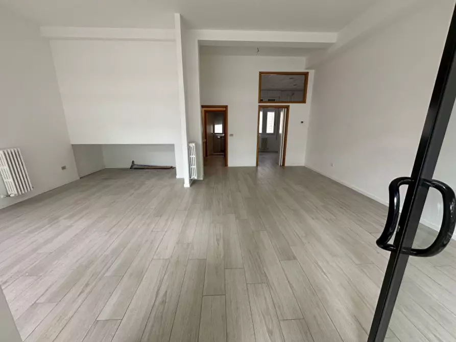 Immagine 4 di Negozio in vendita  in Viale Roma 73 a Cervia