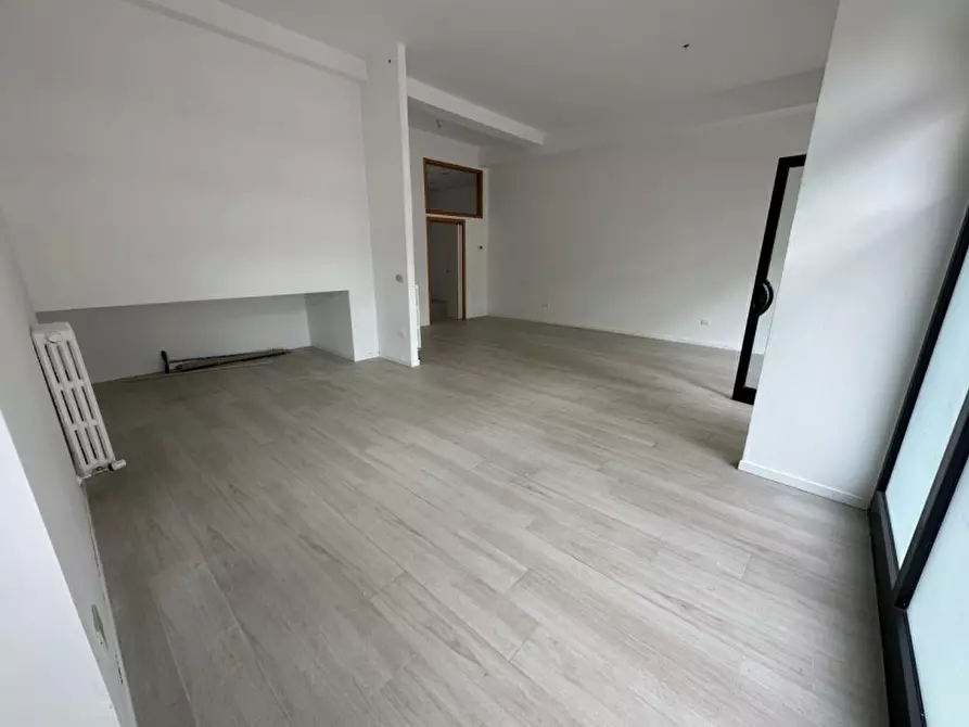 Immagine 5 di Negozio in vendita  in Viale Roma 73 a Cervia